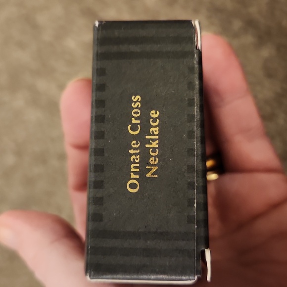 Vintage AVON Ornate Cross Necklace and Earring Set With Original Box - Picture 8 of 9